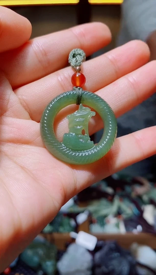 颈饰未镶嵌和田玉1