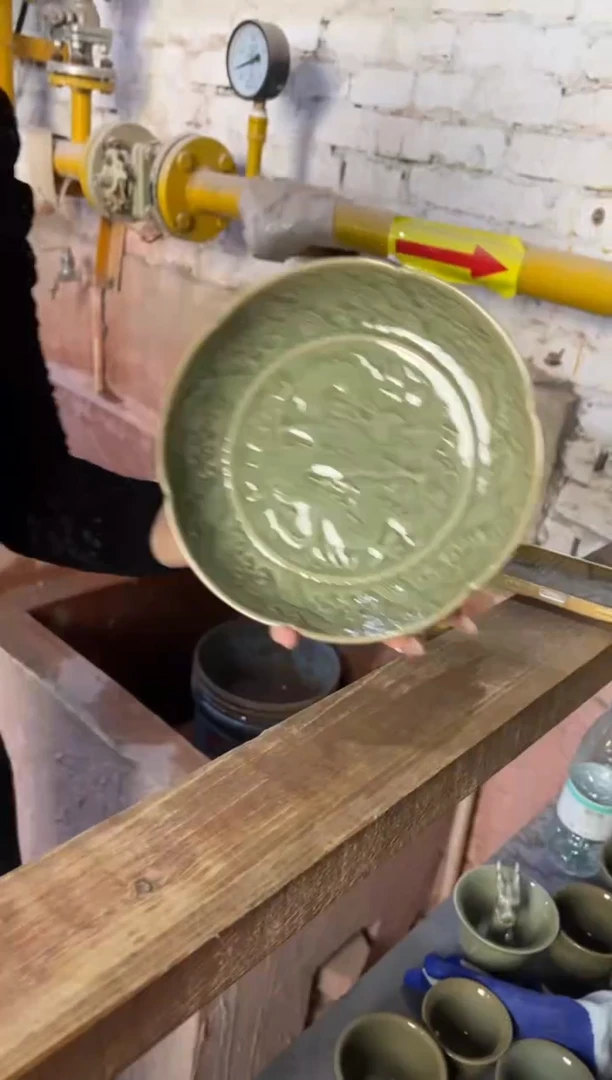 微瑕耀州窑穿云龙盘