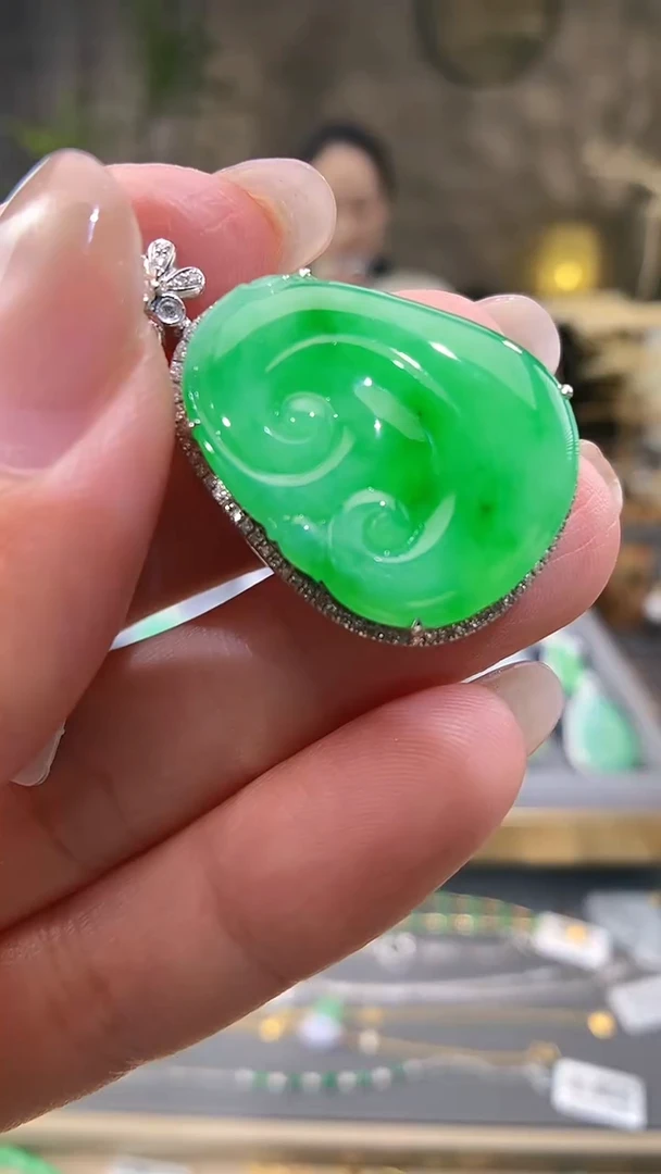 吊坠(不含链)18K金镶嵌翡翠如意