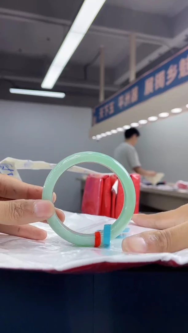 翡翠手镯未镶嵌手镯13