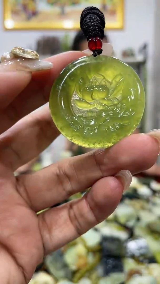 岫玉未镶嵌吊坠 1