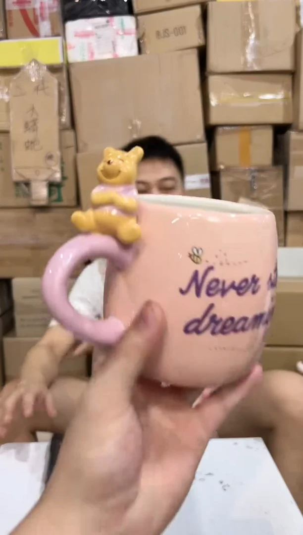 瓷片粉色维尼水杯