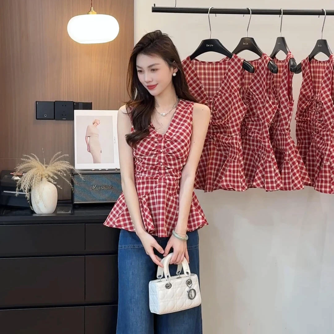 法式复古红色格子无袖背心女夏季收腰设计感小众褶皱别致V领上衣