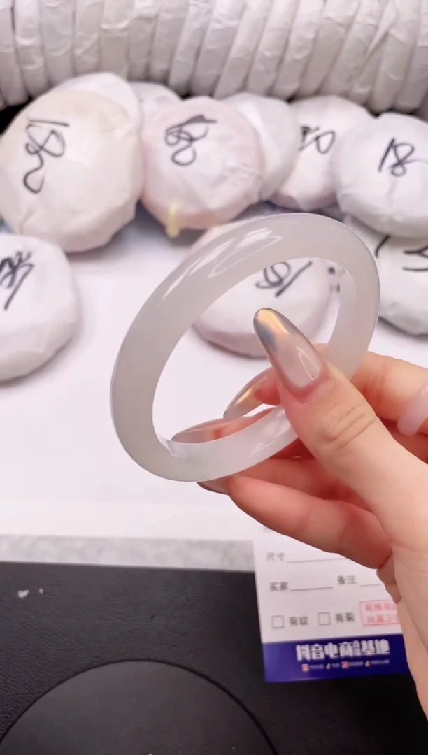 【闪购商品】石英质玉手镯未镶嵌24L213-60