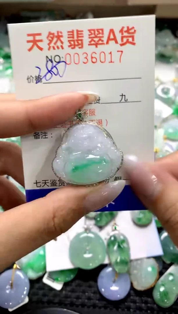 颈饰18K金镶嵌翡翠1111111111111111