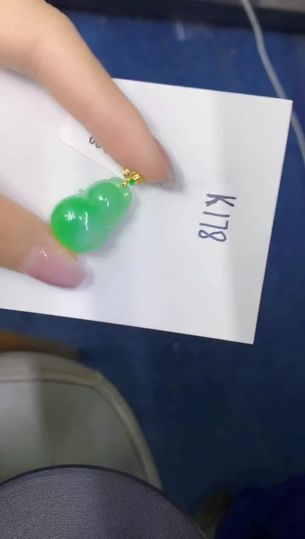 颈饰18K金镶嵌翡翠缅甸天然翡翠A货