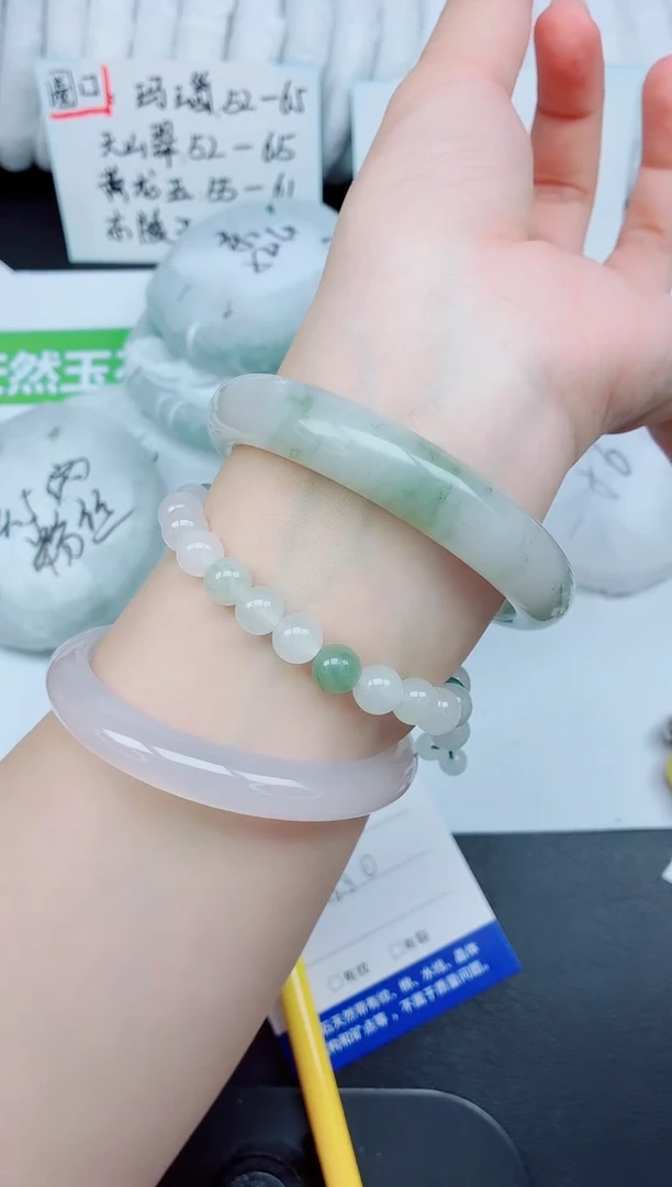 未镶嵌手镯石英质玉198-62.4