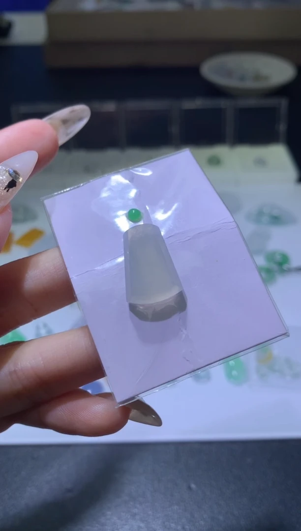 未镶嵌定制翡翠毛货   18.1-12.7-4