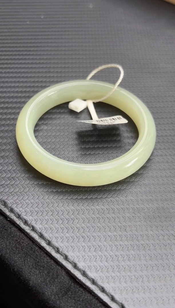 未镶嵌手镯和田玉且末近矿微色差55+手镯