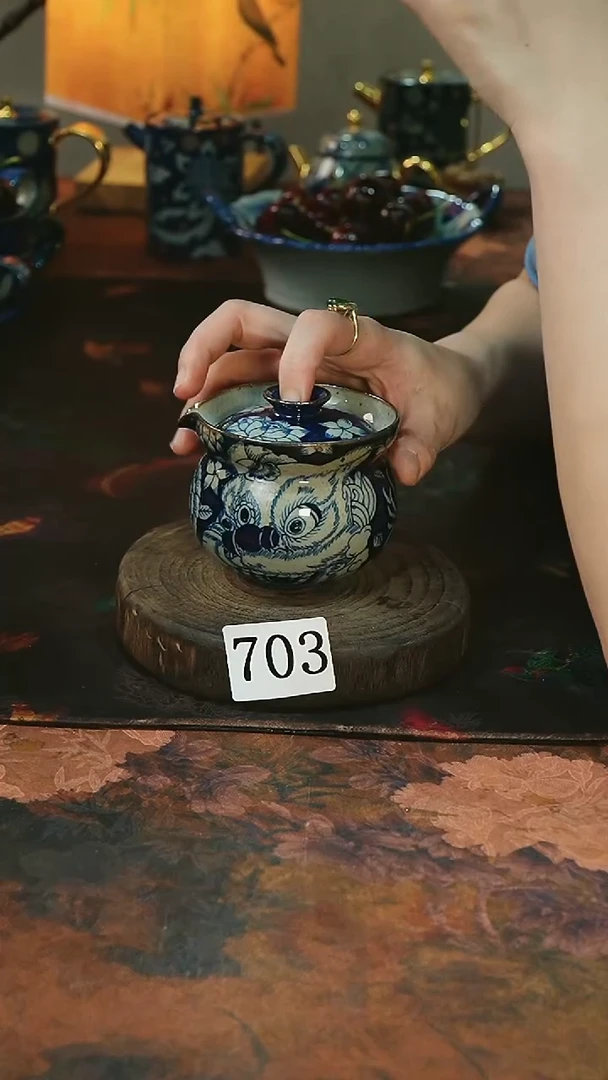 茶碗............703