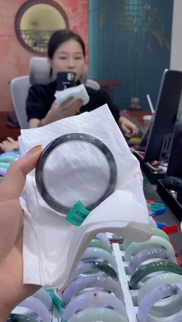 翡翠手镯未镶嵌多人07717