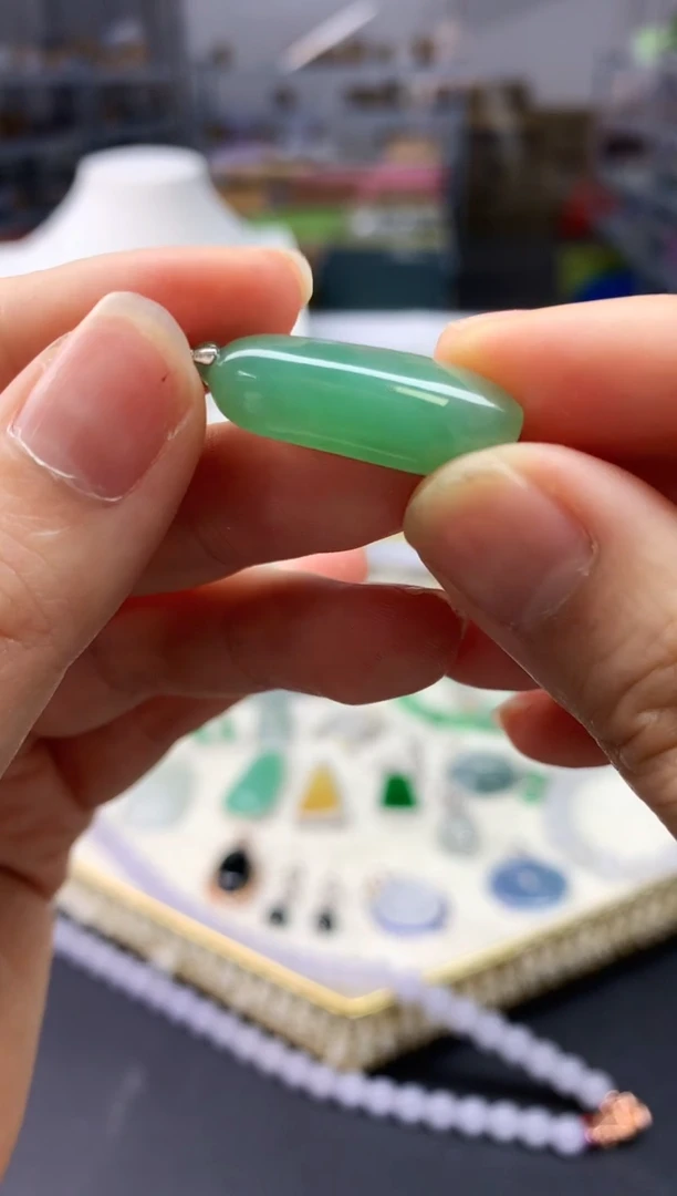 【闪购商品】翡翠颈饰18K金镶嵌翡翠吊坠|不退不换