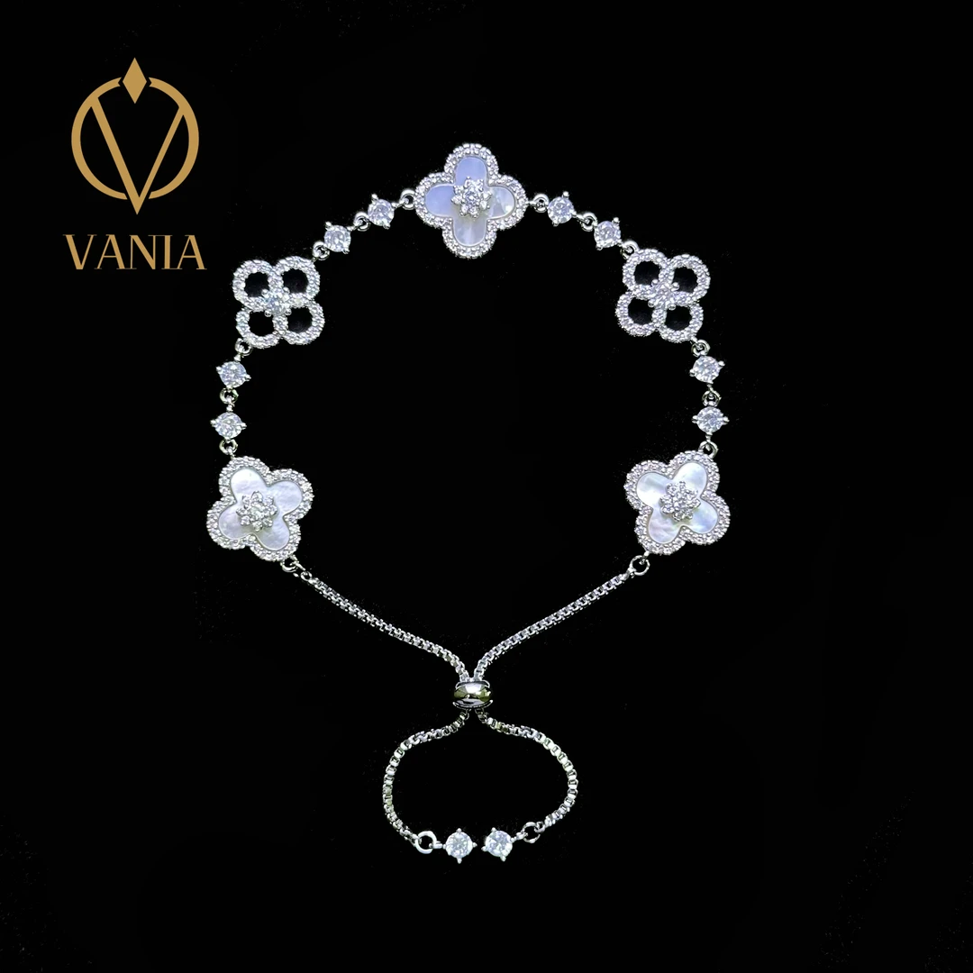 樊尼娅 合金手链 轻奢时尚四叶草设计师款镶钻银色气质精致满钻