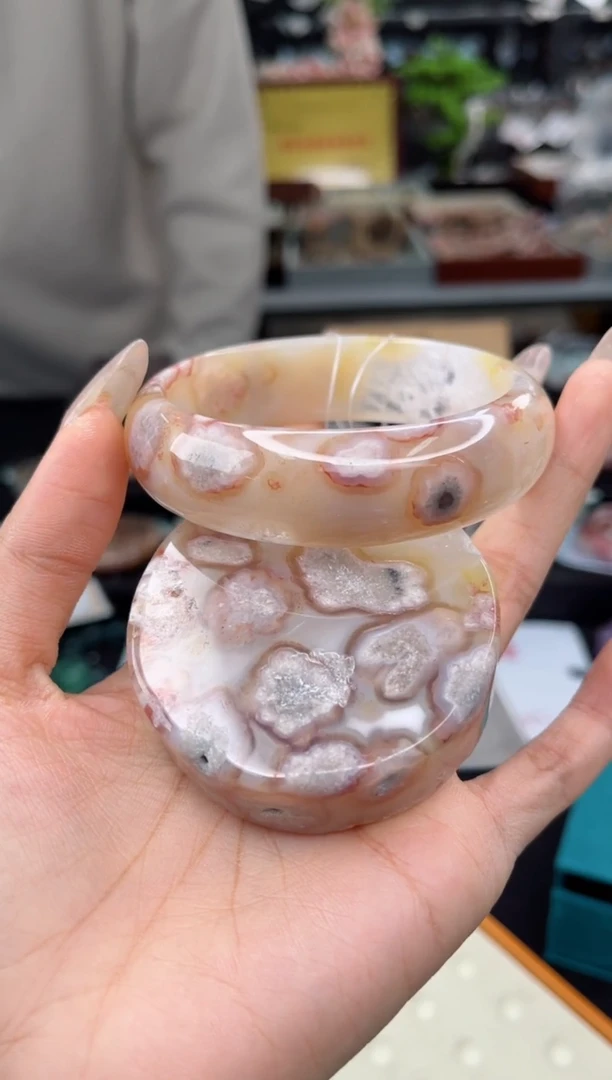 【闪购商品】石英质玉手镯未镶嵌62圈口（不退不换）1931062