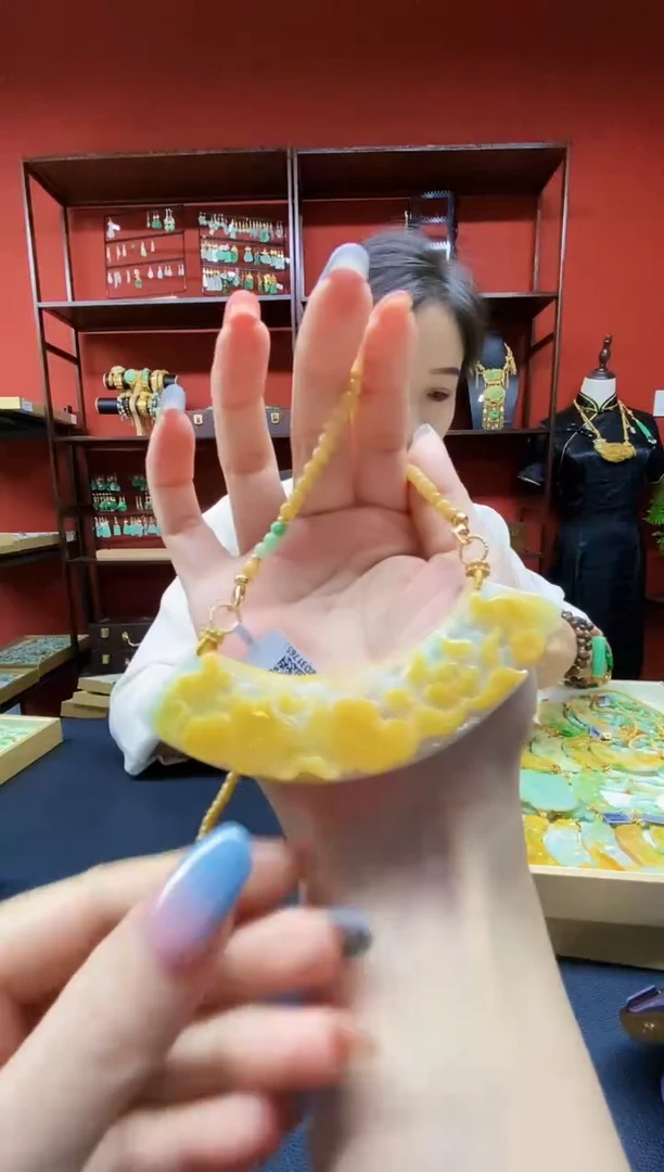 颈饰未镶嵌翡翠吊坠