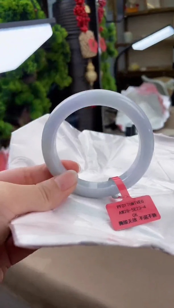 翡翠手镯未镶嵌翡翠手镯