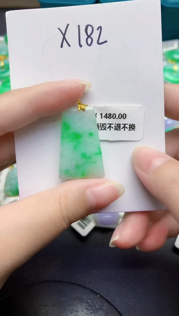 颈饰18K金镶嵌翡翠缅甸天然翡翠A货