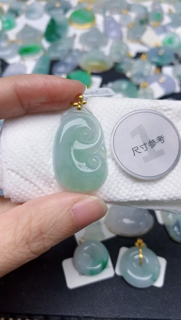 颈饰18K金镶嵌翡翠天然缅甸A货翡翠