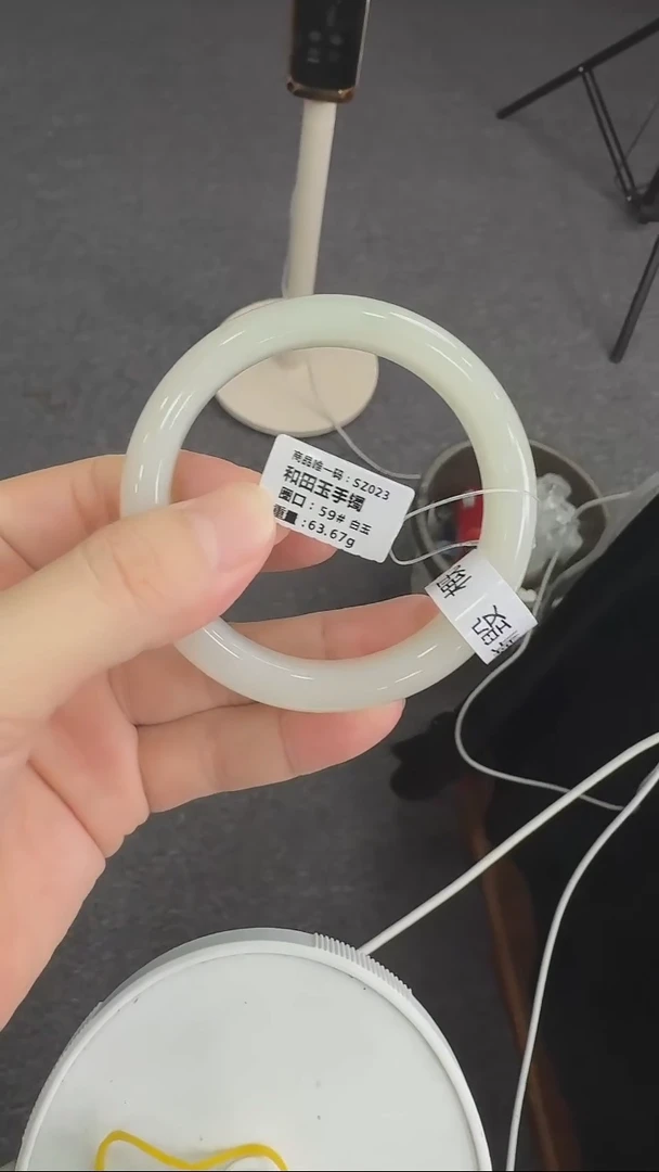 和田玉手镯未镶嵌白玉