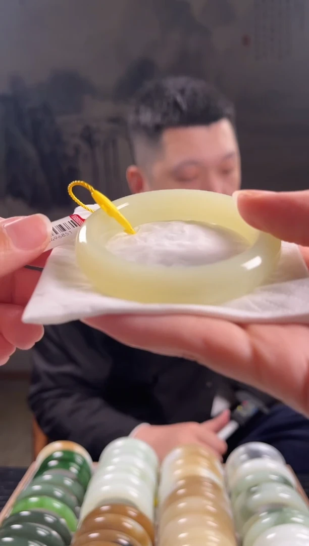 未镶嵌手镯和田玉51+圈口6851