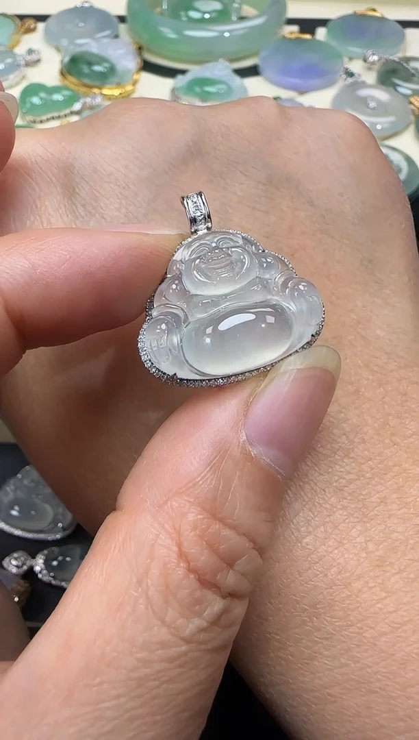 颈饰18K金镶嵌翡翠佛公