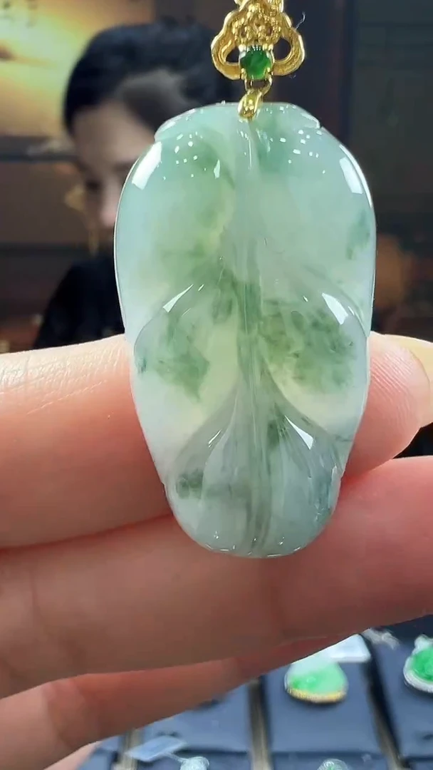 18K金镶嵌挂件翡翠叶子不含链