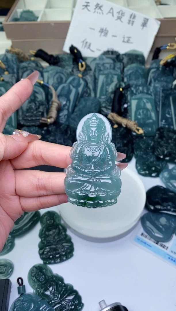 颈饰未镶嵌翡翠