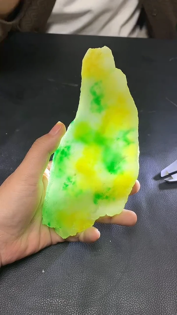 玉冰黄加绿边角毛坯