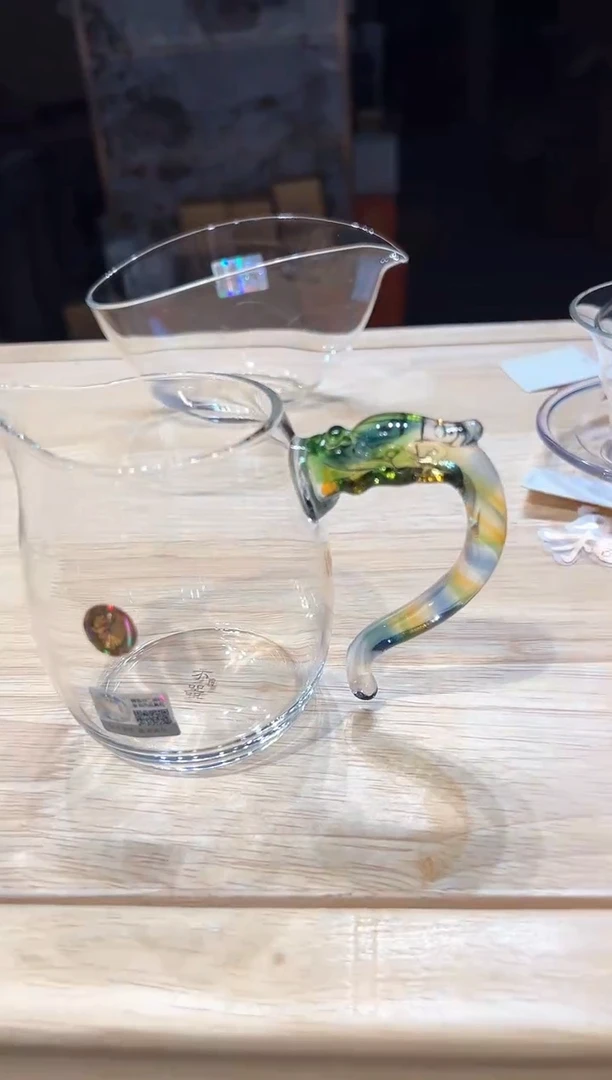 童**贝禾器隆宇公道杯