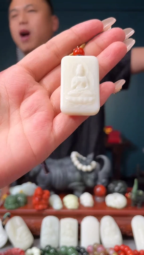 和田玉未镶嵌颈饰吊坠