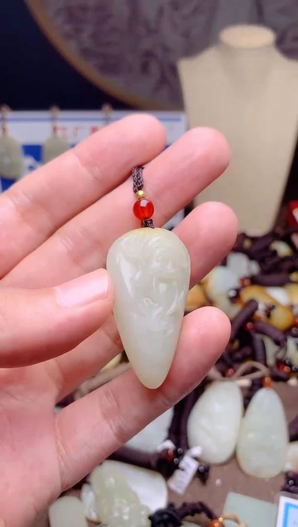 和田玉未镶嵌颈饰1