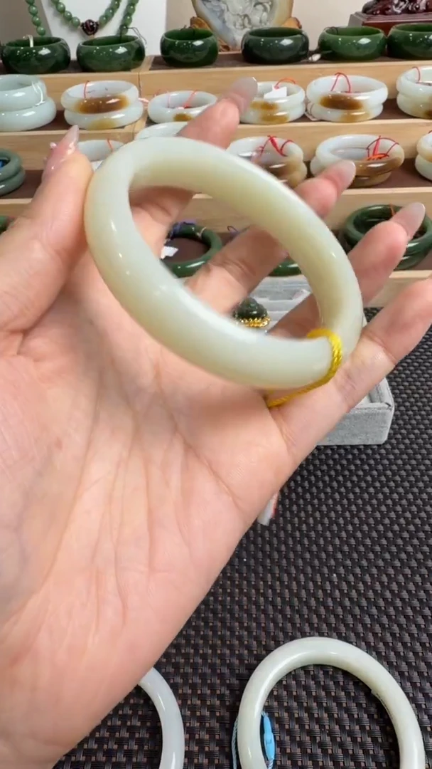 颈饰未镶嵌和田玉手镯59