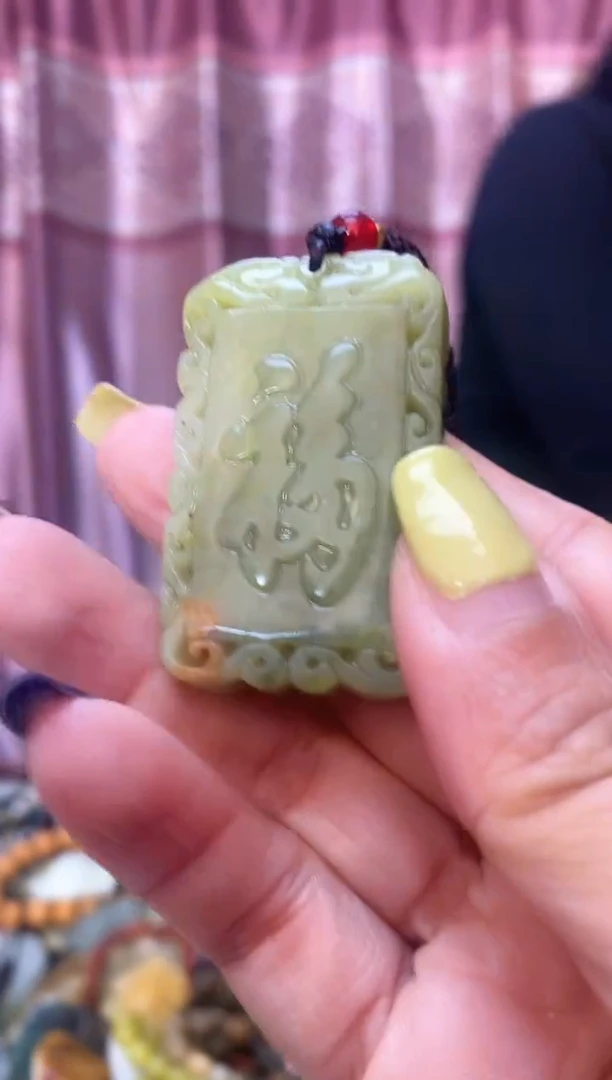 未镶嵌岫玉吊坠