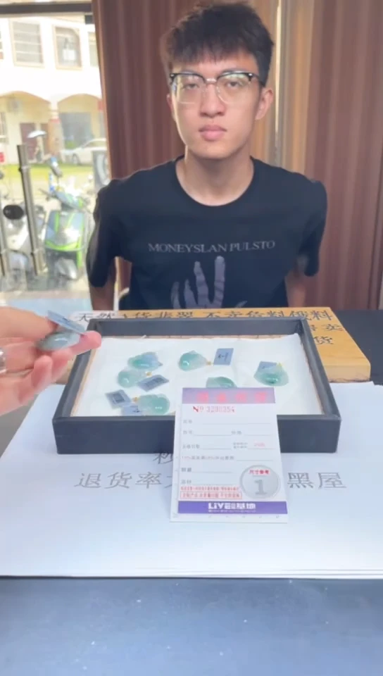 翡翠挂件18K金镶嵌多样性发其一拍一发一完美度90%0354