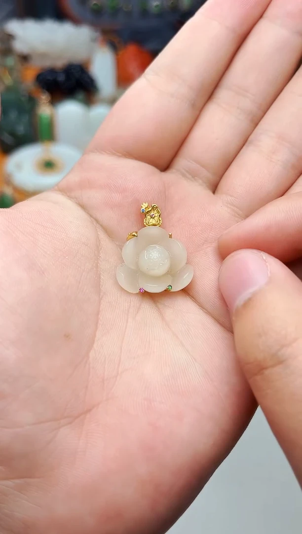【闪购商品】和田玉颈饰18K金镶嵌荷花