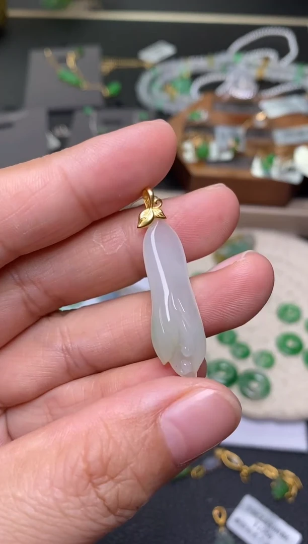 颈饰18K金镶嵌翡翠?*然净货40847