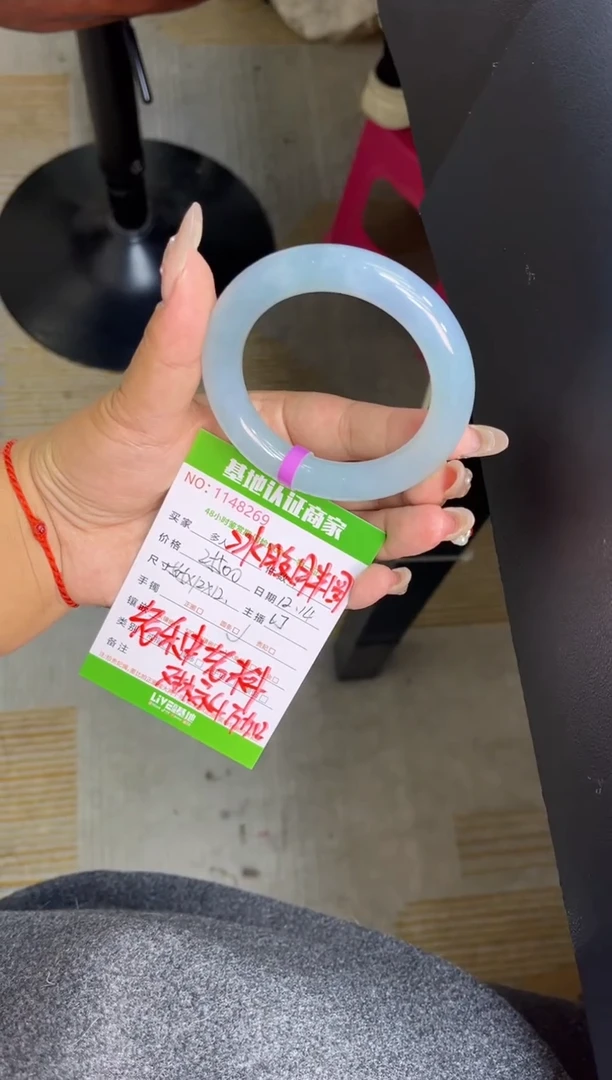 未镶嵌手镯（圆镯）翡翠多人