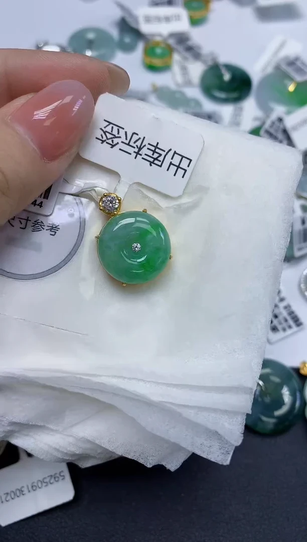 颈饰未镶嵌翡翠天然缅甸翡翠A货多样性发一件