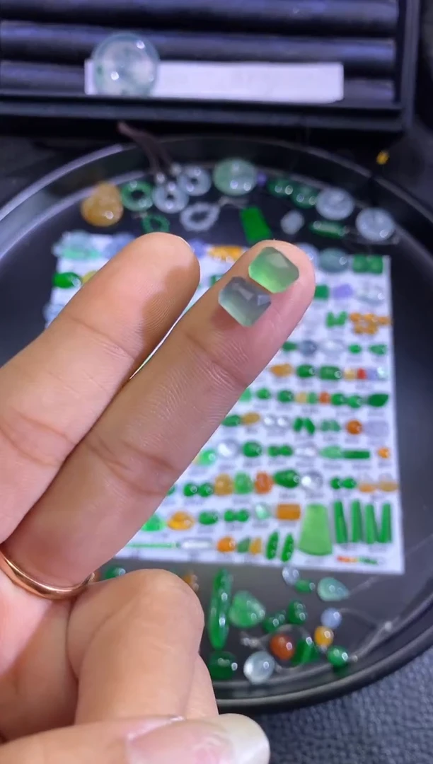 未镶嵌挂件翡翠切割