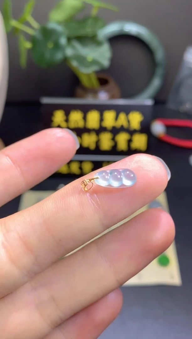 翡翠18K金镶嵌颈饰翡翠吊坠