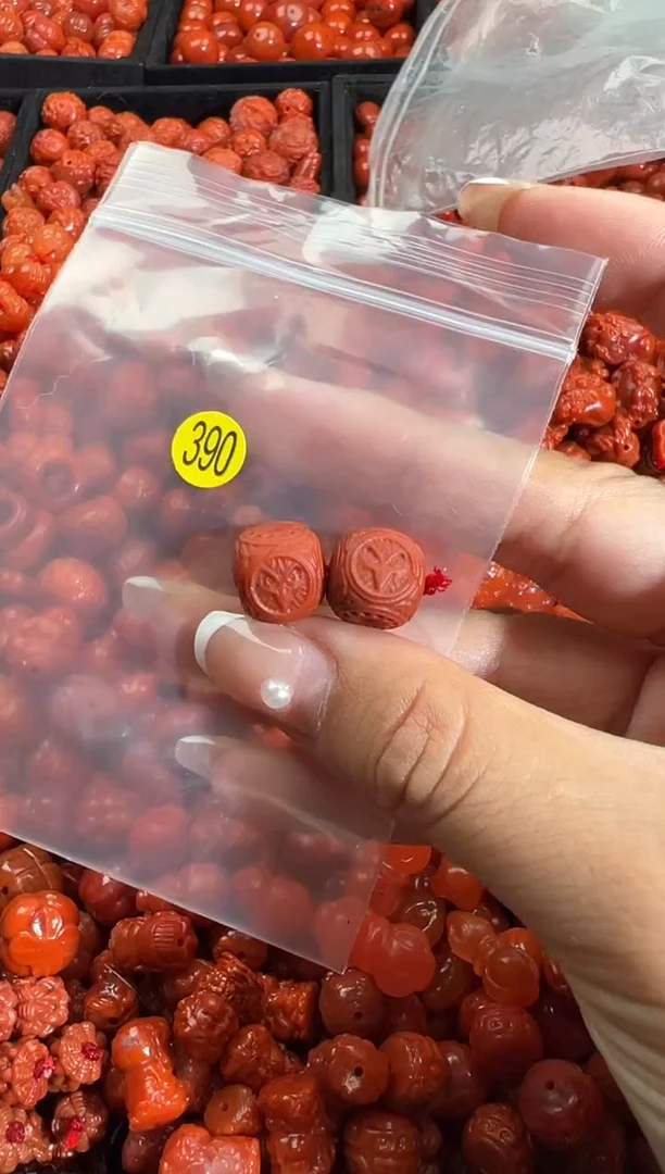 颈饰未镶嵌南红玛瑙1