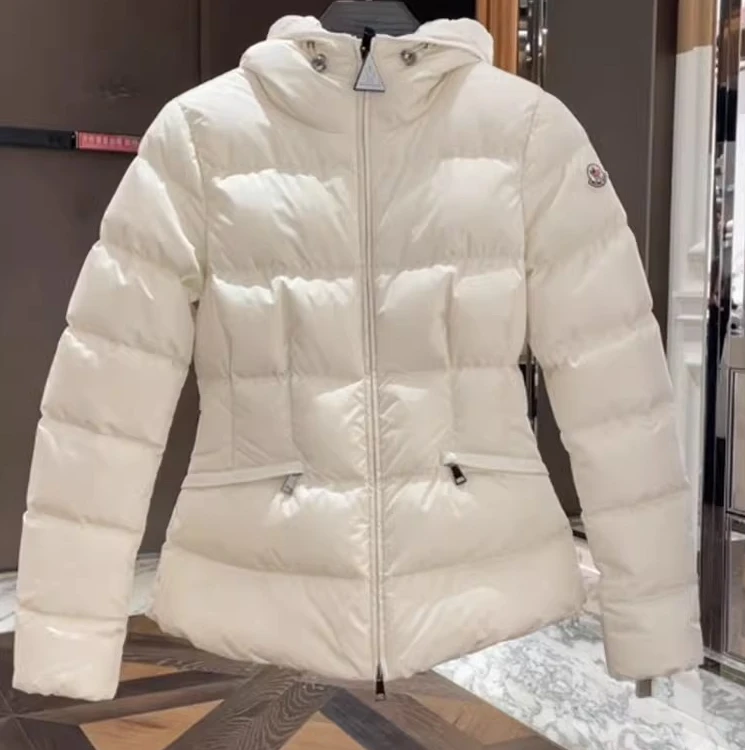 高级感超好看收腰白色设计感女冬季2025小个子连帽气质棉服厚外套