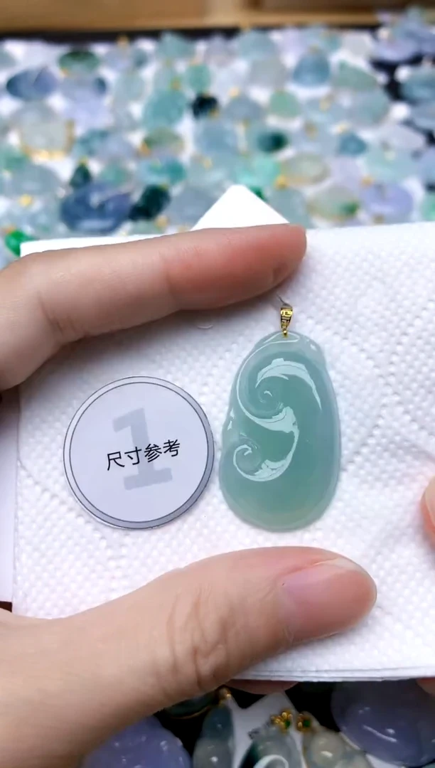 颈饰18K金镶嵌翡翠天然A货翡翠