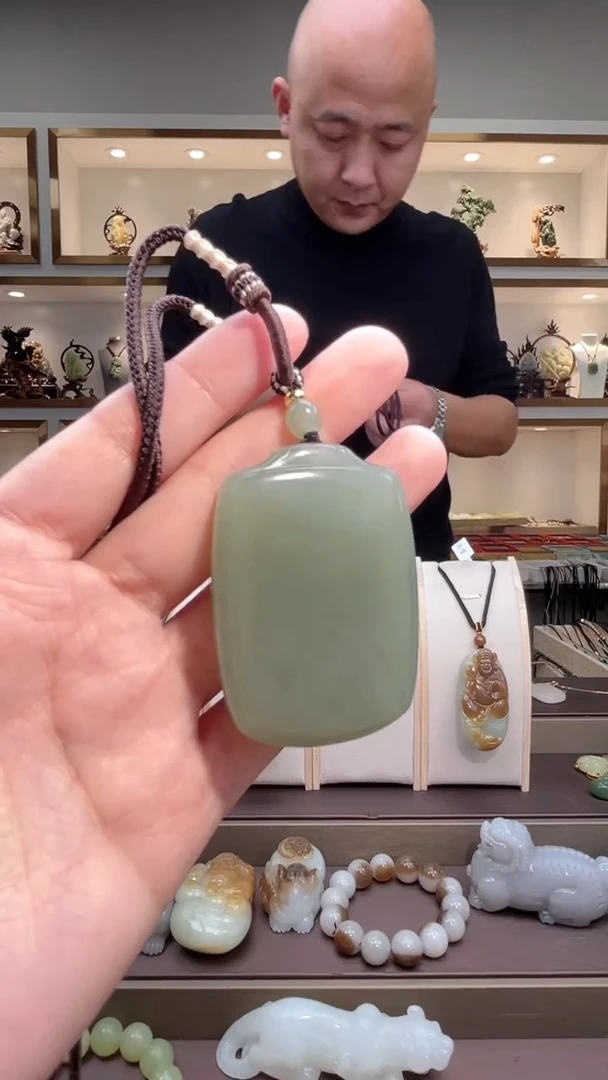 颈饰未镶嵌和田玉苏