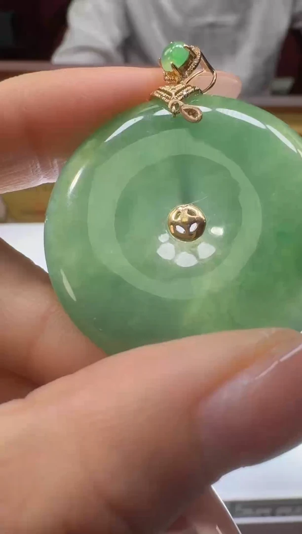 颈饰18K金镶嵌翡翠38687