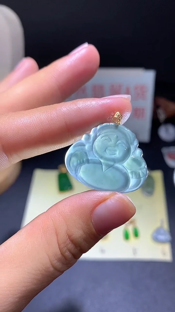 翡翠18K金镶嵌颈饰翡翠吊坠