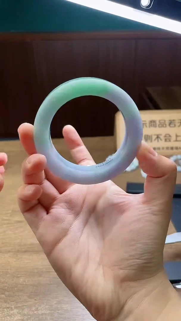 定制翡翠手镯未镶嵌依**飘定制