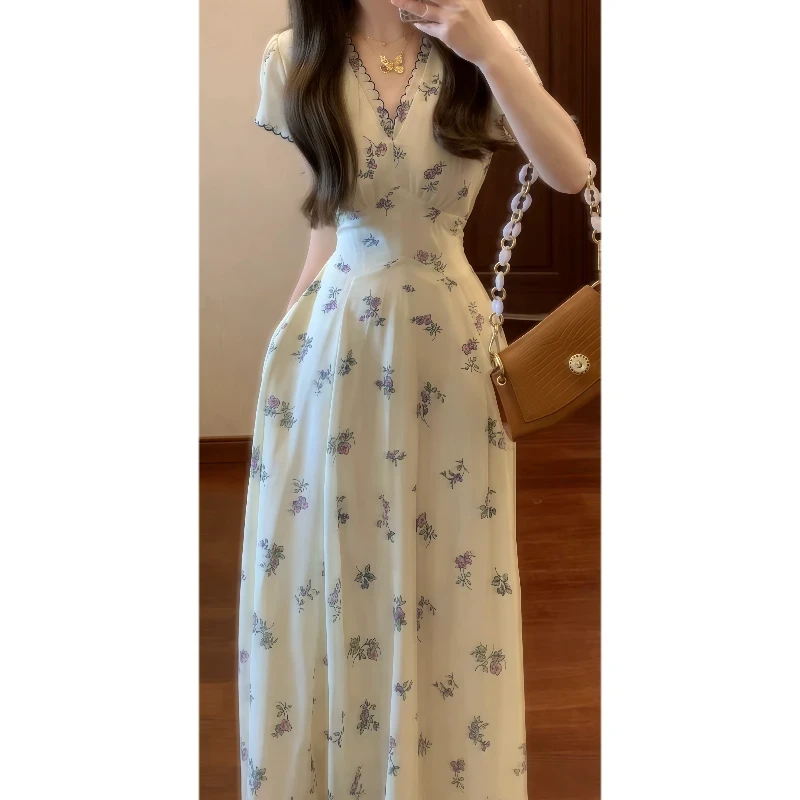 【蓝色斯佳丽】法式温柔V领刺绣波浪收腰连衣裙显瘦气质长裙高级感