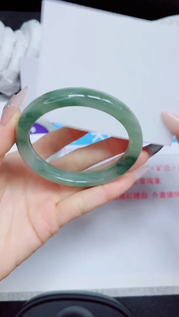 石英质玉手镯未镶嵌10.