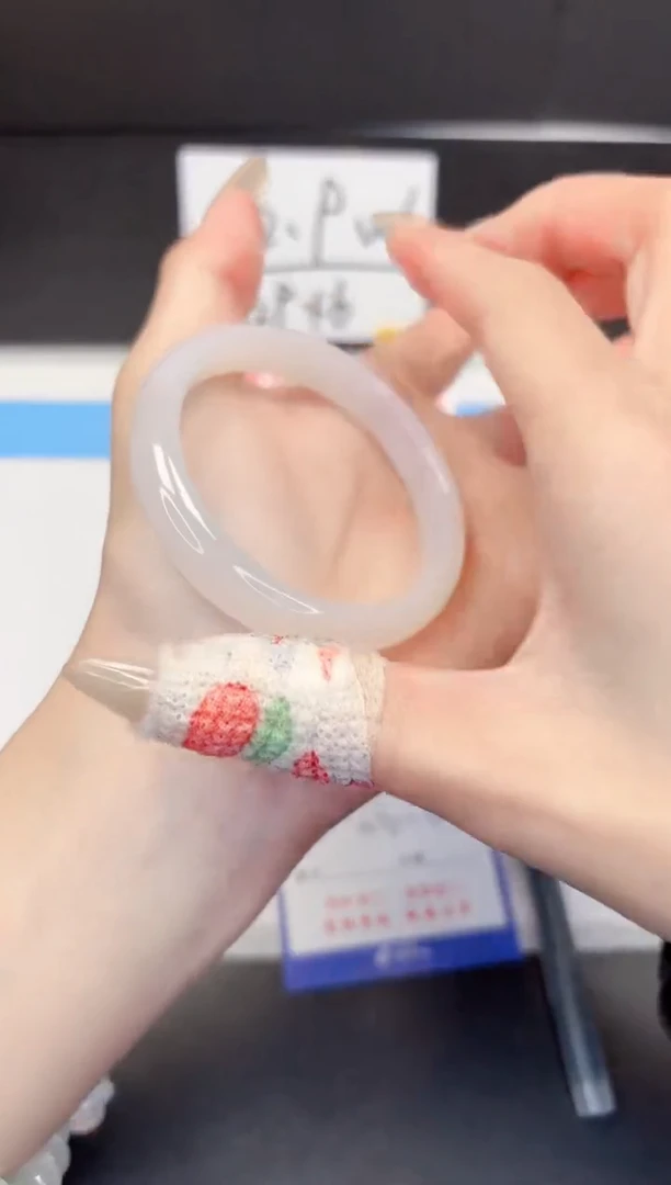 【闪购商品】石英质玉手镯未镶嵌271-50.5